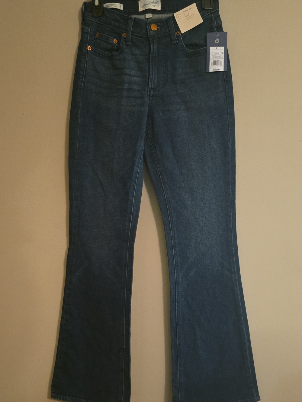 New Universal Thread Women's Size 2 Dark Wash Mid Rise Boot Cut Denim Jeans